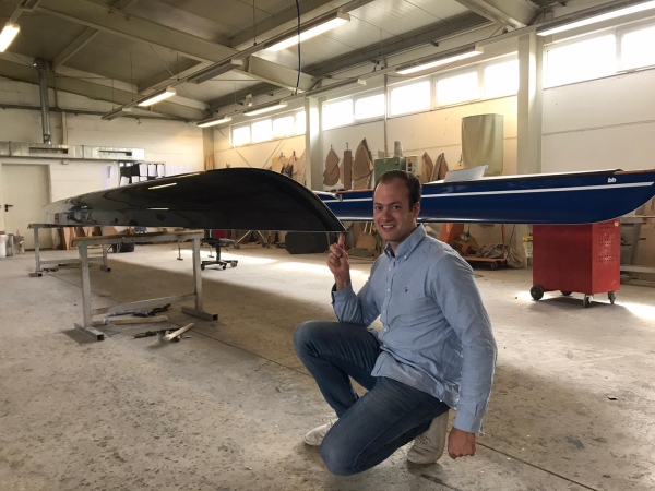 Eike Baumgarten mit Black Series Ruderboot