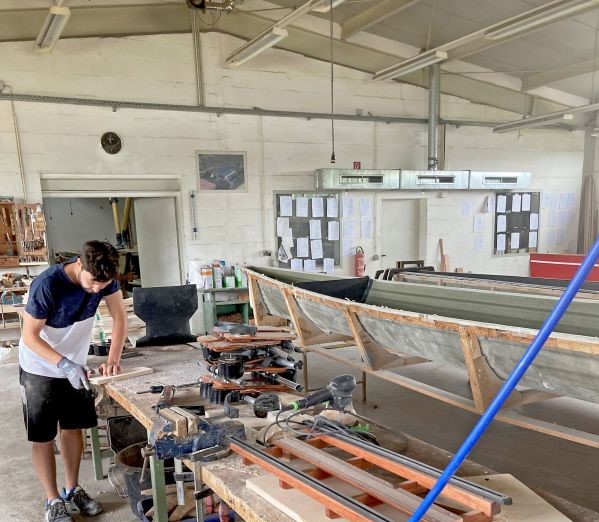 Rowing boat construction in the production hall at Baumgarten Bootsbau