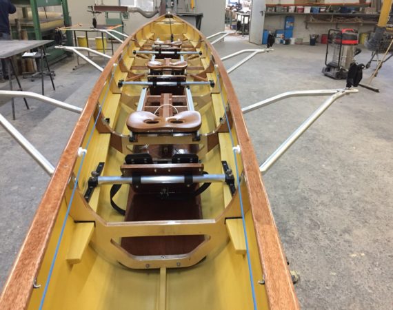 C3x- Ruderboot mit verklebter Gondelleiste