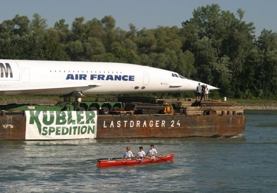 E3x- Ruderboot vor der Concorde