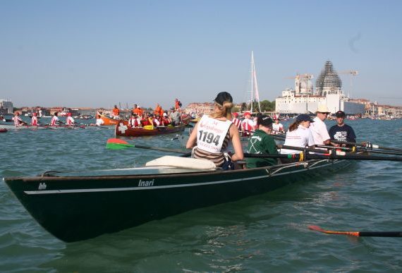 E4x+ E-Vierer mit Steuermann Ruderboot in Venedig