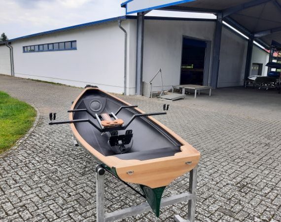 Traditional Trainer Einer Ruderboot mit verstärktem Heck